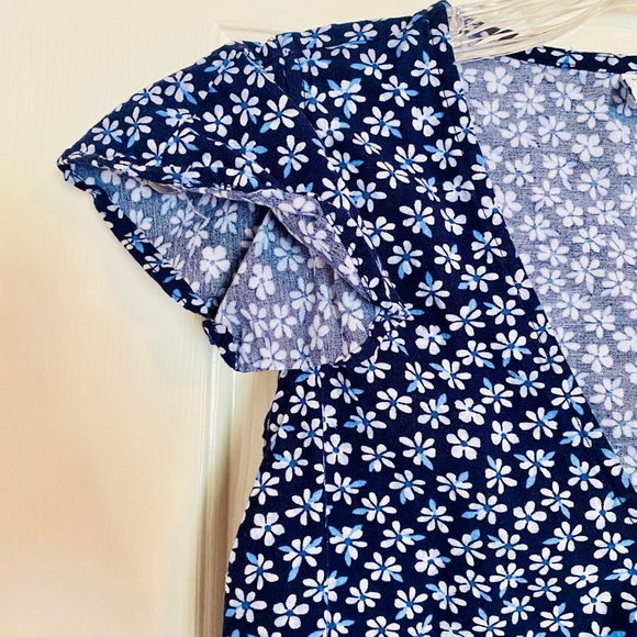 Old Navy Women’s Flutter Sleeve Wrap Top Shirt Dark Blue with Flowers Medium M - Picture 3 of 7